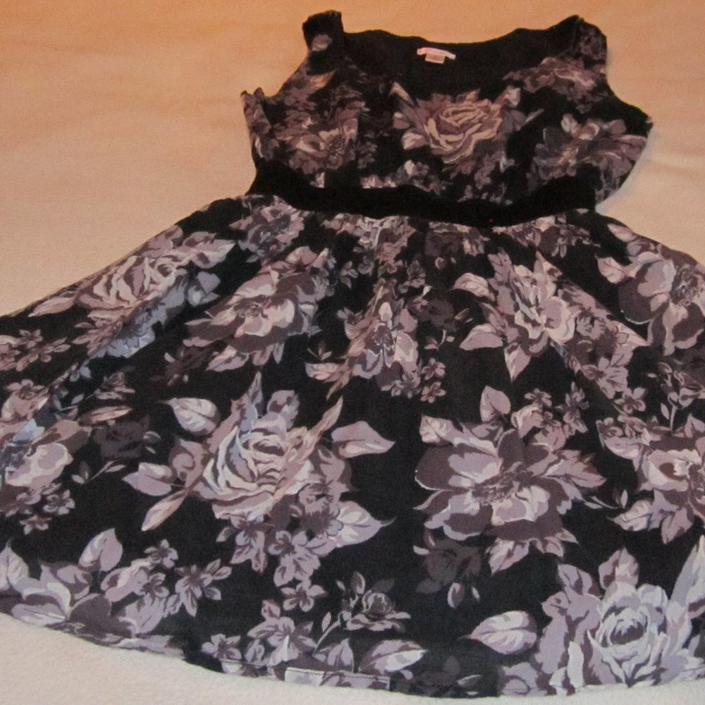 xhilaration Floral dress Black and Purple. Juniors Size M
